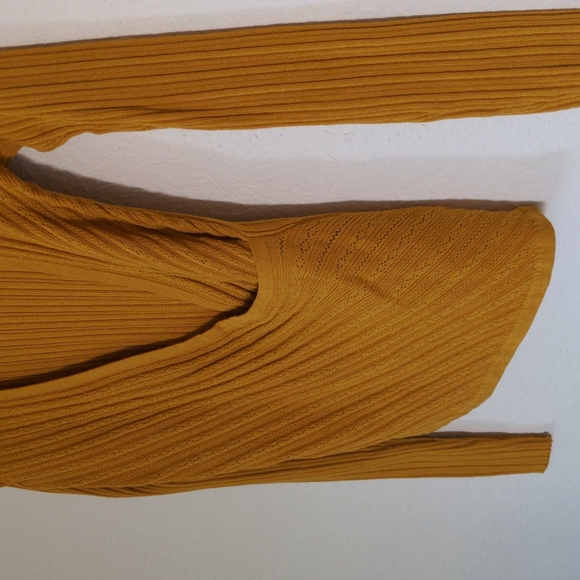 INC International Concepts Surplice Textured Blouse Sz: M NWT $69 - Picture 3 of 11